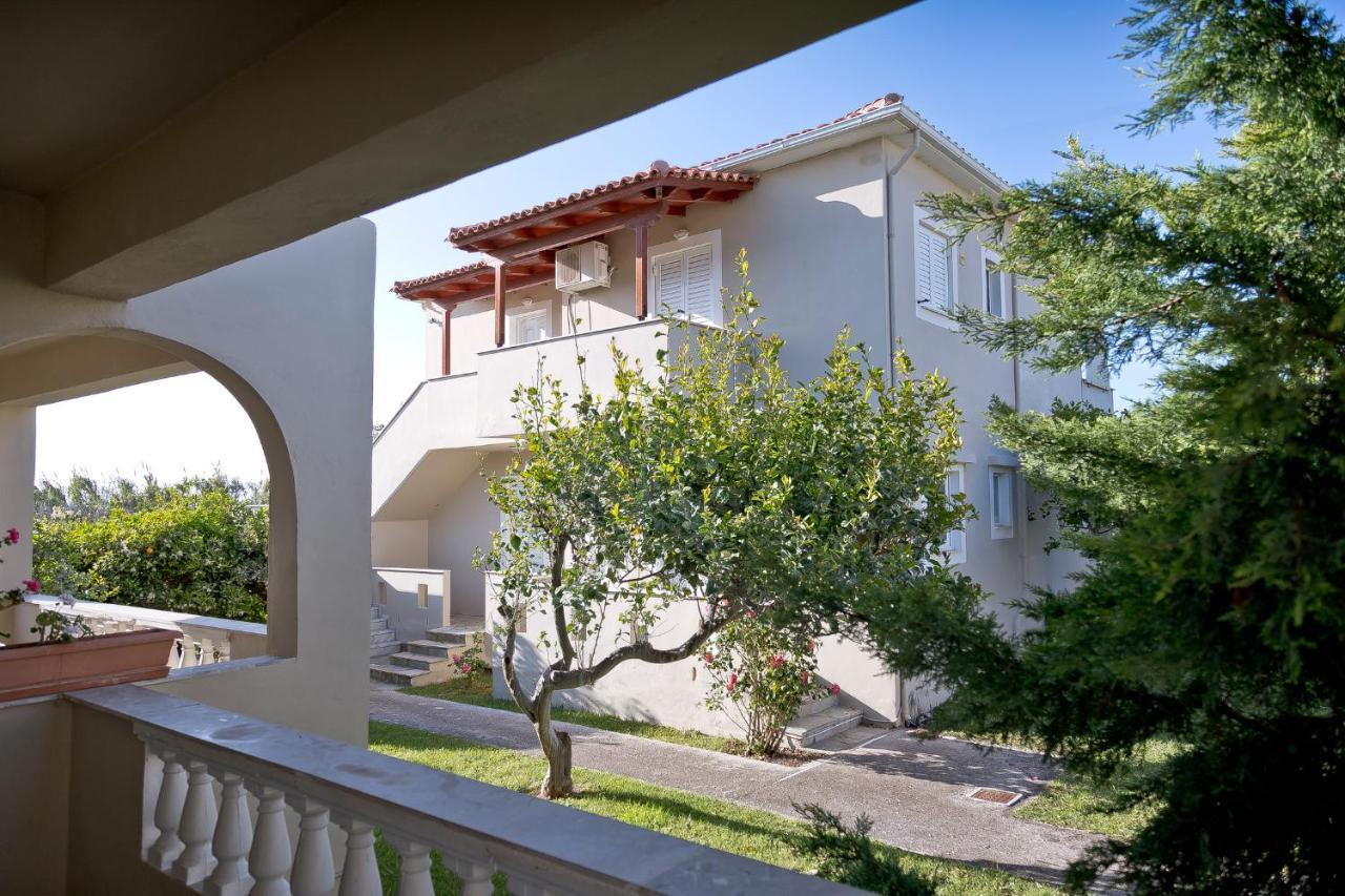 Caposaldo Apartments Akrata Esterno foto