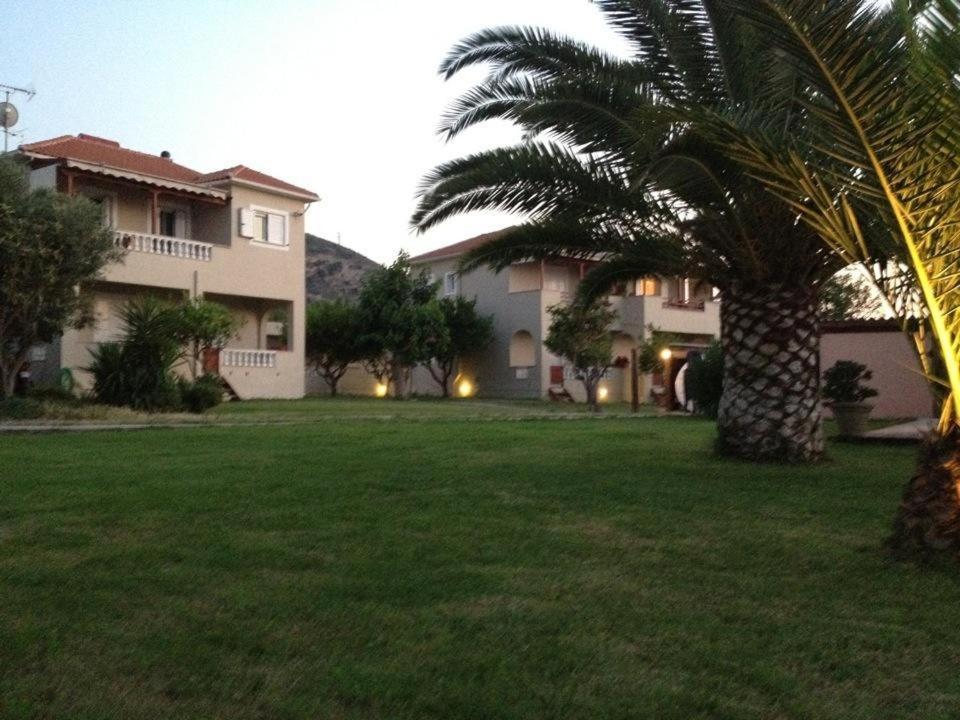 Caposaldo Apartments Akrata Esterno foto