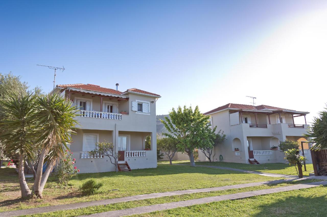 Caposaldo Apartments Akrata Esterno foto